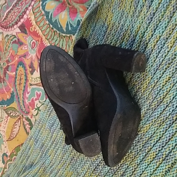 Black high heel boots! - Picture 2 of 2